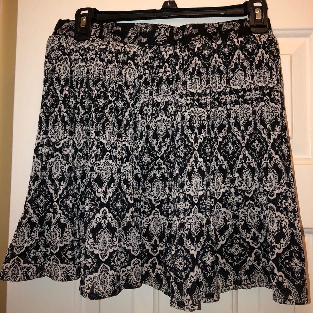 black and white mini skirt!